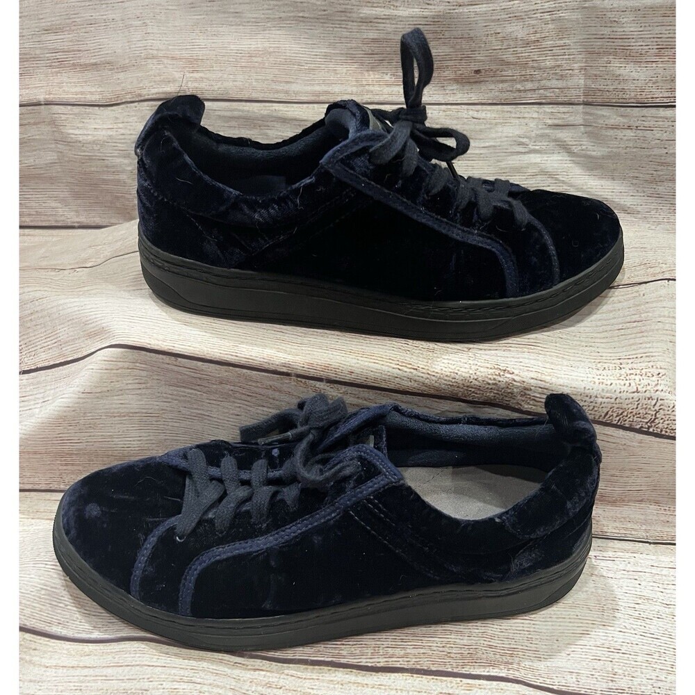 EARTH Zinnia Navy Blue velvet sneakers Women’s Size 7